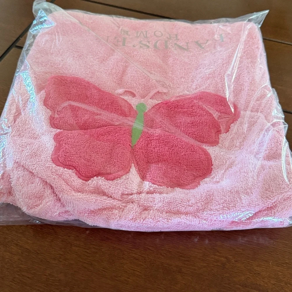 ❤️3 for $15!❤️ Pink Butterfly hooded toddler terry cloth cover up Land’s End